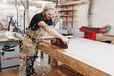 Trabajo profesional con madera y maquinaria